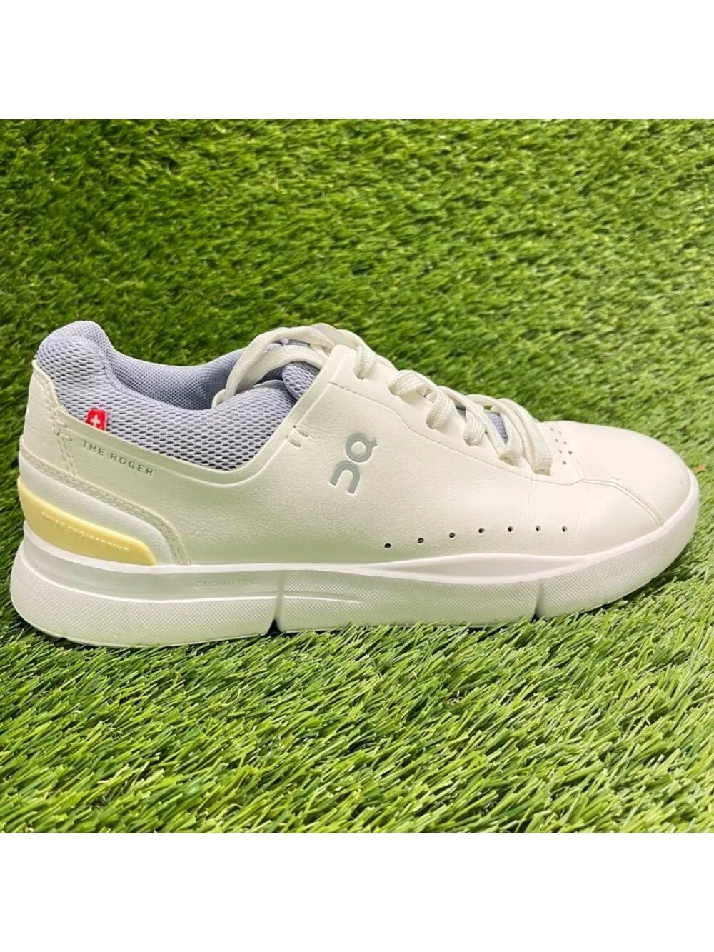 On Cloud Roger Advantage Womens Size 9 White Athletic Leather Shoes Sneakers